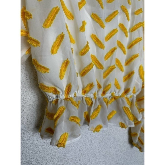 ALI & Jay lemonade stand textured sheer top - Picture 5 of 10